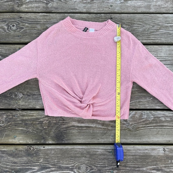 Women's Top: H&M Pink Cropped Knit Sweater With Knot Detail - Picture 8 of 10